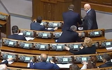 Рада поддержала законопроект против кнопкодавов: как будут штрафовать нардепов