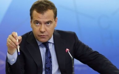 Приз за шутку года: соцсети высмеяли заявление Медведева о России