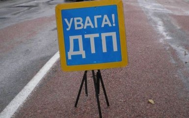 В страшном пьяном ДТП в Киеве авто смяло в лепешку: появились фото и видео