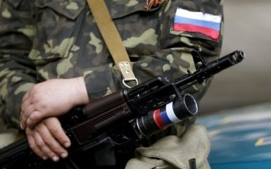 Шапка встроена в мозг: в сети высмеяли фото путинского вояки на Донбассе