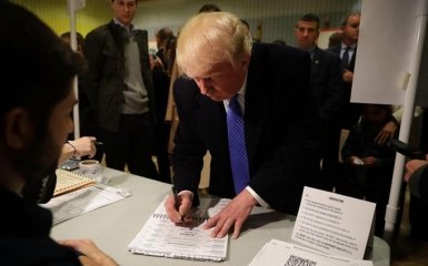 Трамп с женой проголосовал и попытался пошутить: появилось видео
