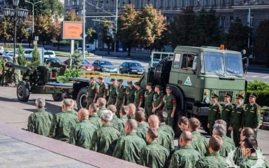 В окупованому Донецьку з пафосом ховають "польового командира ДНР": з'явилися фото