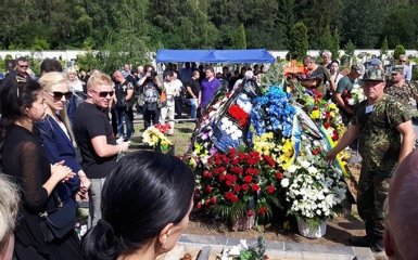 Вбитого журналіста Шеремета поховали під Мінськом: опубліковані фото