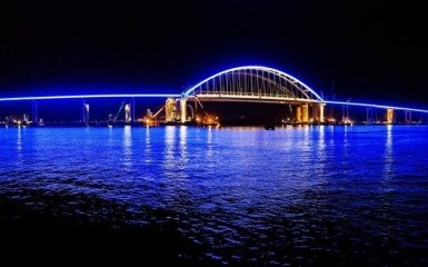 Оккупанты похвастались ночной подсветкой на Крымском мосту: опубликованы фото и видео