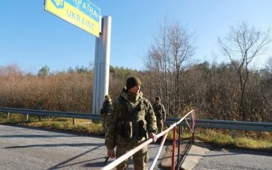 Украинцев призывают срочно покинуть РФ