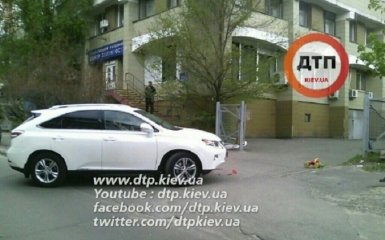 В Киеве внедорожник проехался по четырехлетнему малышу: появились фото и видео