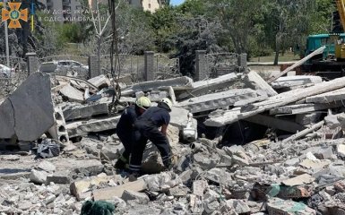 Рятувальники завершили розбирати завали будинку та бази відпочинку на Одещині