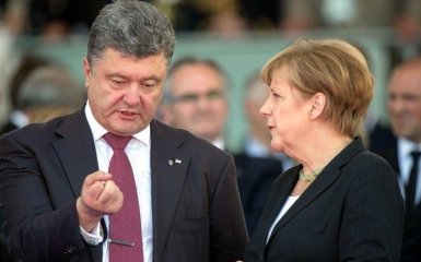 Меркель на встрече с Порошенко нашла повод похвалить Украину: появилось видео