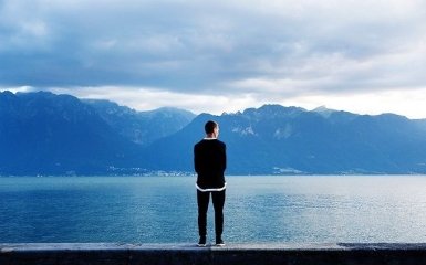 Вчені назвали простий спосіб порятунку людей від самотності