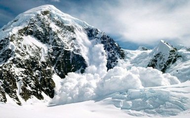 Синоптики попереджають про сильні снігопади і сходження лавин