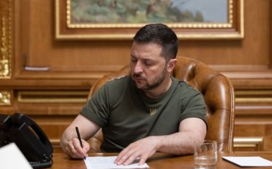 Зеленский подписал законы о продлении в Украине военного положения и мобилизации