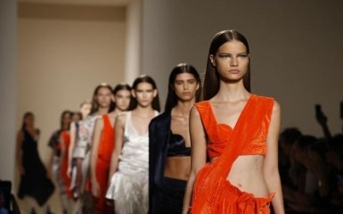 Неделя моды в Нью-Йорке: появились фото и видео коллекции Victoria Beckham