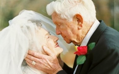 Історія кохання: пара відзначила 63 роки сімейного життя романтичною фотосесією