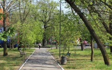 Армия РФ обстреляла из артиллерии парк в Херсоне. Есть погибший