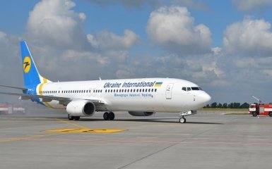 У Львові літак МАУ здійснив аварійну посадку