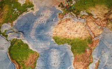 Скандальное немецкое издание на новых картах обозначило Крым отдельным государством: возмутительные фото