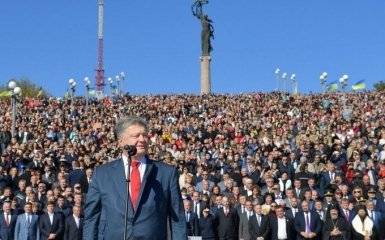 День защитника Украины - не только мужской праздник: Порошенко напомнил о гендерном равенстве в ВСУ