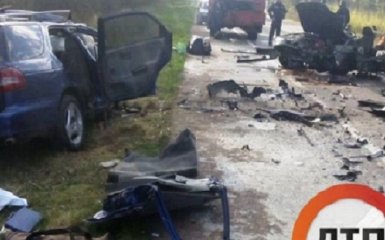 На трасі Київ-Коваль сталося лобове зіткнення легковиків: п'ятеро людей загинули