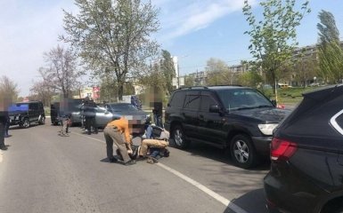 У Києві СБУ затримала на хабарі в 530 тисяч гривень чиновника прикордоної служби: опубліковані фото