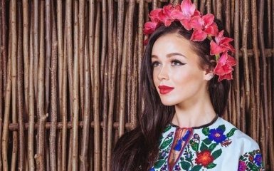 Українська співачка заляпалася багнюкою заради зйомок: опубліковані фото