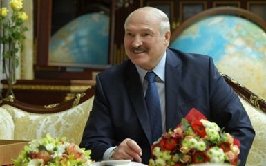 Трактор і поле усіх вилікують: Лукашенко дав абсурдні поради щодо COVID-19