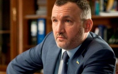 Простым людям не понять: сеть кипит из-за золотой лопаты соратника Януковича