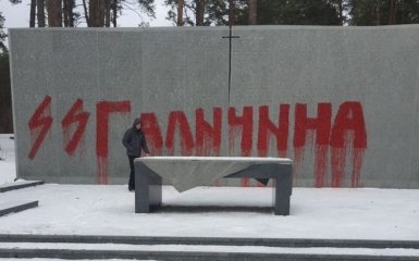 Польша жестко отреагировала на новый вандализм в Украине