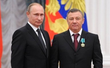 Европа снимает часть санкций с соратника Путина