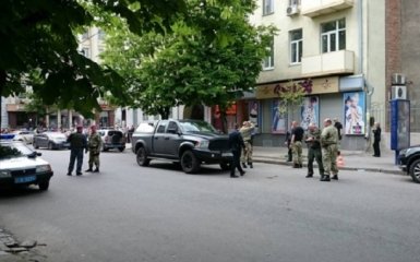 Инцидент с полицейским в Харькове: появилось видео нападения на патрульного