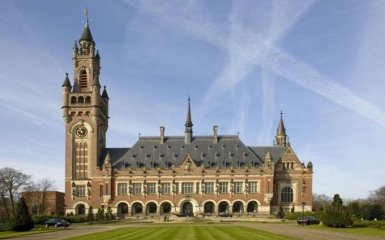 В суде в Гааге подсудимый выпил яд после оглашения приговора: появилось видео