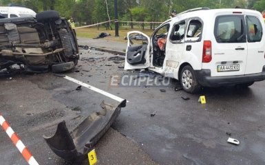 У Києві на Броварському проспекті сталася страшна ДТП, троє загиблих: з'явилися фото