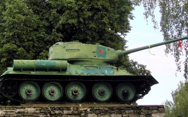 Танк у Нарві