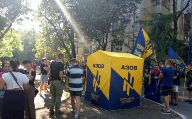 В Мариуполе устроили митинг против вывода "Азова": опубликованы фото