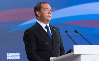 Медведєв істерично відреагував на заклик Трампа до протестів в США