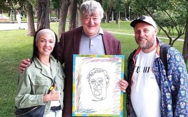 Британский актер Стивен Фрай приехал в Киев и поделился первыми впечатлениями — фото