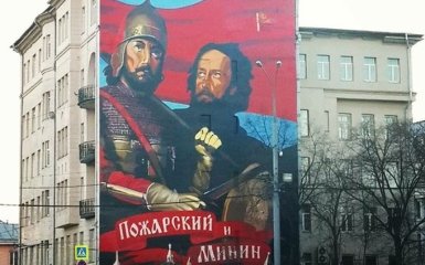В соцсетях смеются над жутким изображением российских героев в Москве