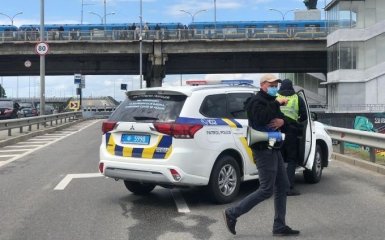 У Києві перекрили міст через загрозу вибуху - усі відомі подробиці