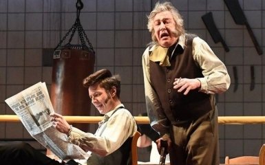 Популярный российский артист устроил пьяный дебош на сцене: опубликовано видео