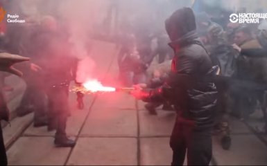 На Донбассе бойцы "Азова" подрались с мэром: опубликовано видео