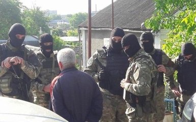 Російські силовики у Криму проводять масові обшуки у активістів: відомі шокуючі подробиці