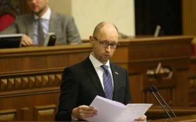 Яценюка оставили премьером, но признали его работу неудовлетворительной