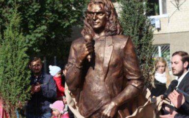 У Луцьку прибрали пам'ятник Скрябіну: опубліковані фото