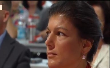 Німецька заступниця Путіна отримала тортом в обличчя: опубліковано відео