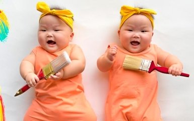 8-месячные близнецы стали звездами интернета: опубликовано фото