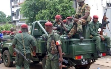 На улицы столицы Гвинеи вывели армию — что происходит