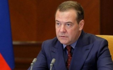 Медведєв злякався петиції про запровадження ордена Степана Бандери