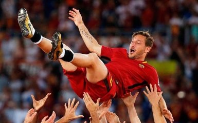 "Император" Тотти трогательно попрощался с футболом: опубликовано видео