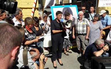 "Посередник" Савченко нам не потрібен: у Порошенка відповіли на заклики нардепа