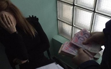 СБУ показала хабарницю, яку затримала у Києві: опубліковано фото
