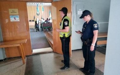 У міськраді Слов'янська розгорівся скандал із блокуванням: опубліковані фото